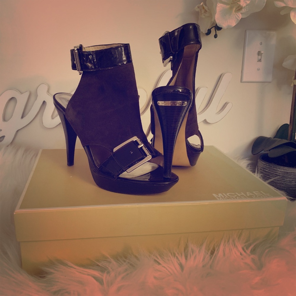 Shoe